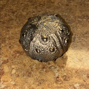 Crafted by LS (Lazy Susan) is this adoreable Sea urchin 
Paperweight Rare.
